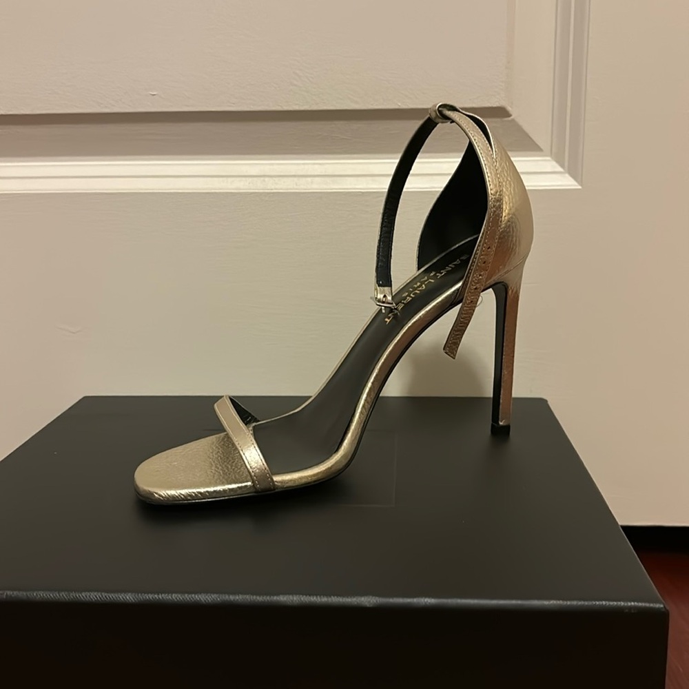 Sexy platinum heels